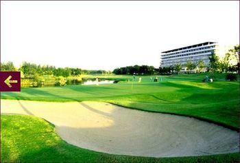 Bangkok Golf Spa Resort Bagian luar foto